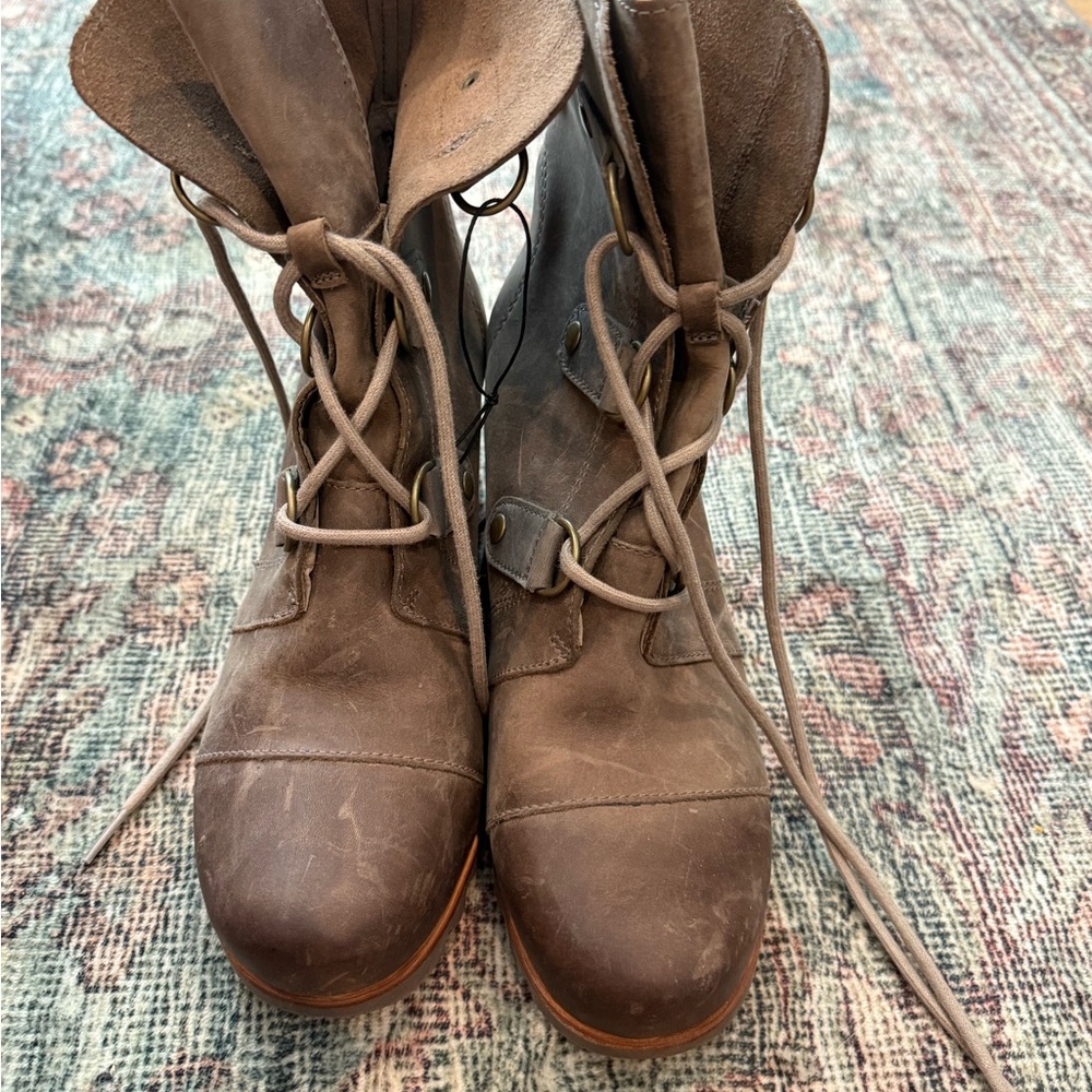 Brown Leather Lace-Up Women's Boots Joan of Artic
